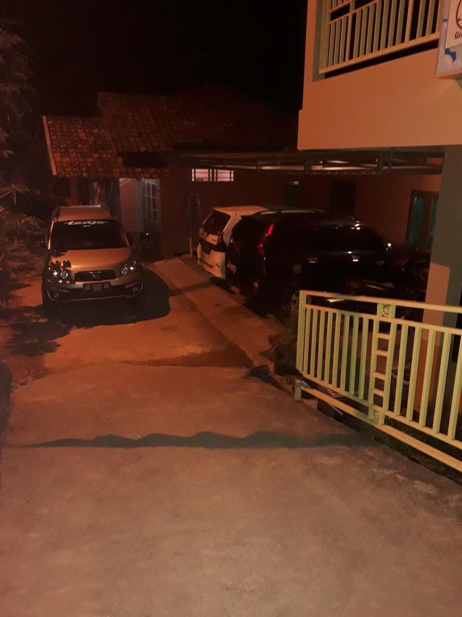 The New Orlinds Guest House Wonosari Exterior photo