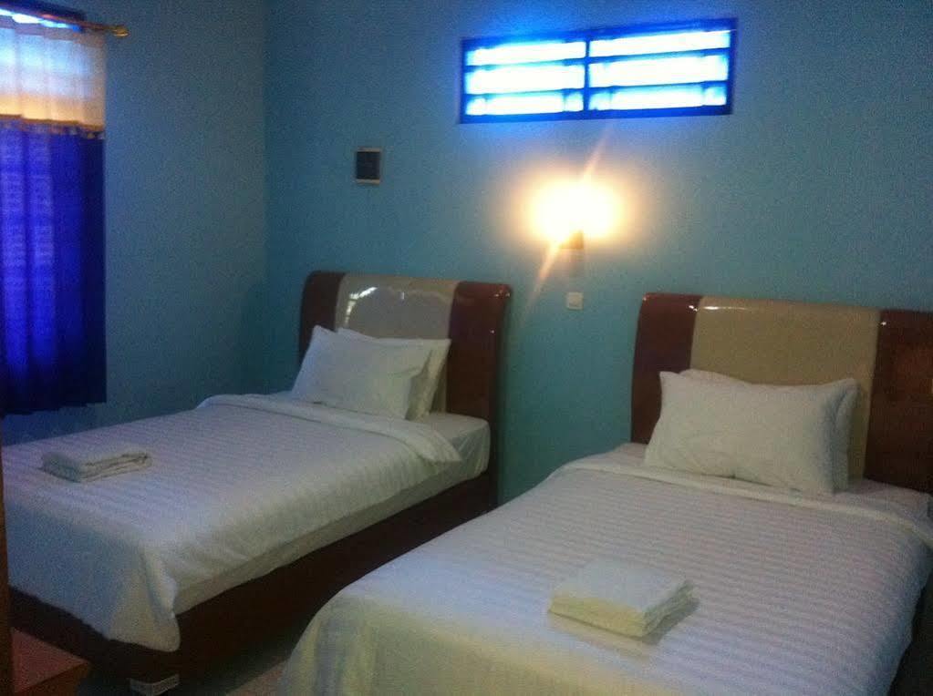 The New Orlinds Guest House Wonosari Exterior photo