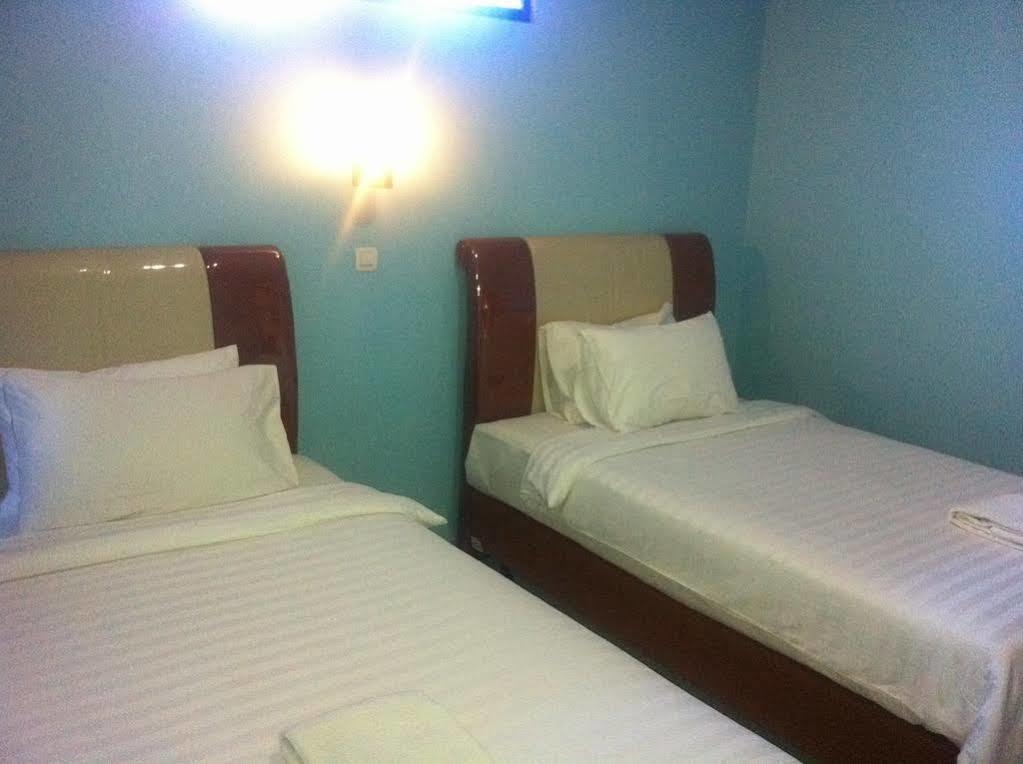The New Orlinds Guest House Wonosari Exterior photo