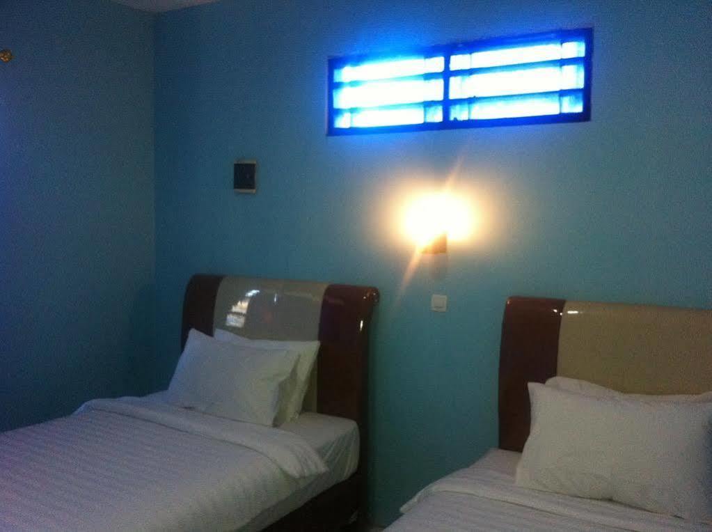 The New Orlinds Guest House Wonosari Exterior photo