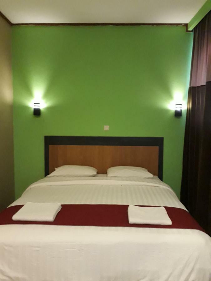 The New Orlinds Guest House Wonosari Exterior photo
