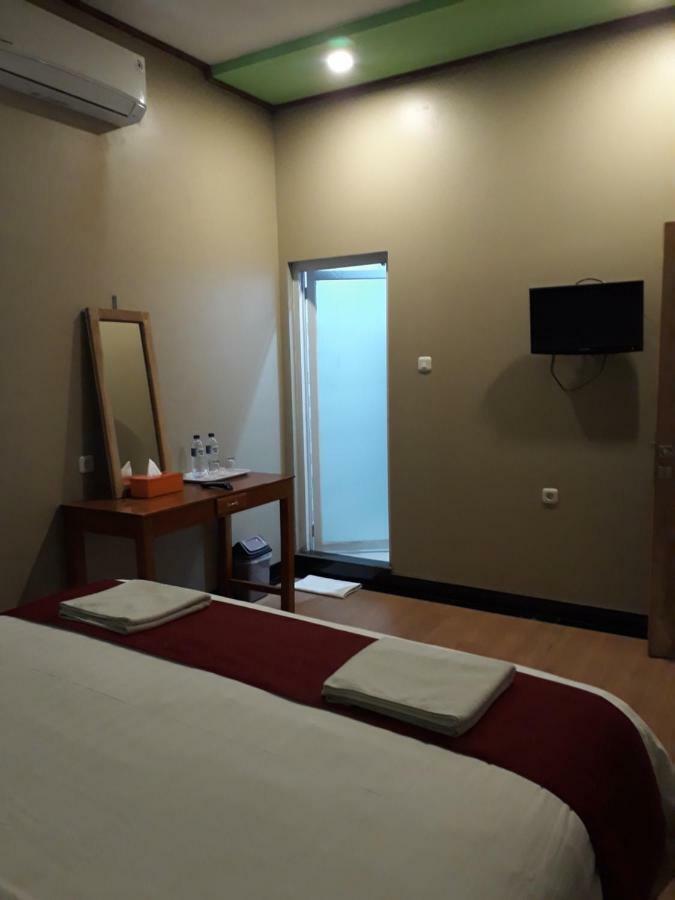 The New Orlinds Guest House Wonosari Exterior photo